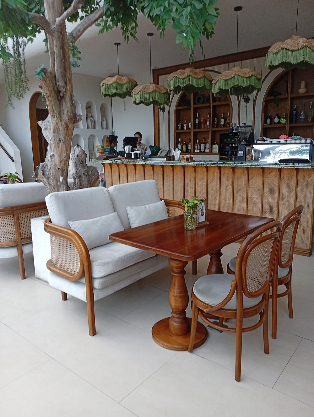 アルチャヴィラ サヌールのカフェ